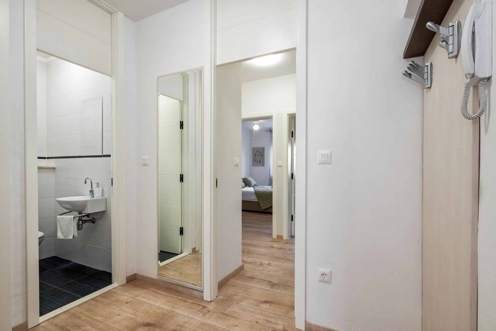 3-Bedroom Sea View Apartment - Balcony, Elevator - Spinut, Split 스플리트 외부 사진